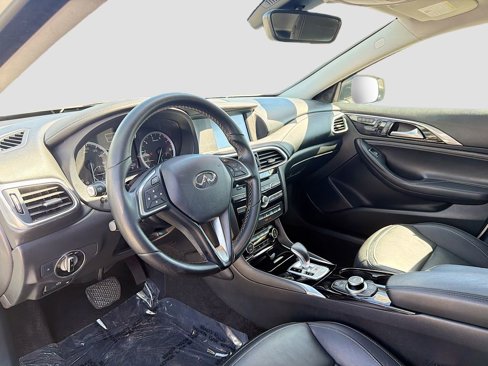 Used 2018 INFINITI QX30 Premium w/ Cargo Package image 2