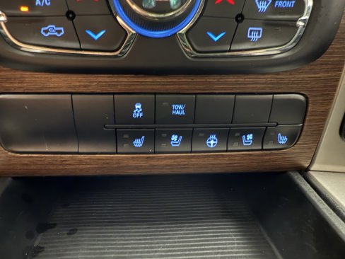 Used 2015 RAM 1500 Laramie w/ Convenience Group image 22