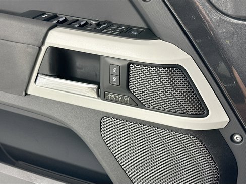 Certified 2023 Land Rover Defender 110 X-Dynamic SE image 17