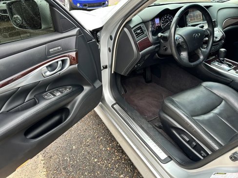 Used 2011 INFINITI M56 x image 9