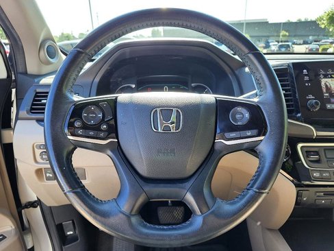 Used 2022 Honda Pilot Touring image 16
