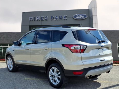 Certified 2017 Ford Escape SE w/ Equipment Group 201A image 5