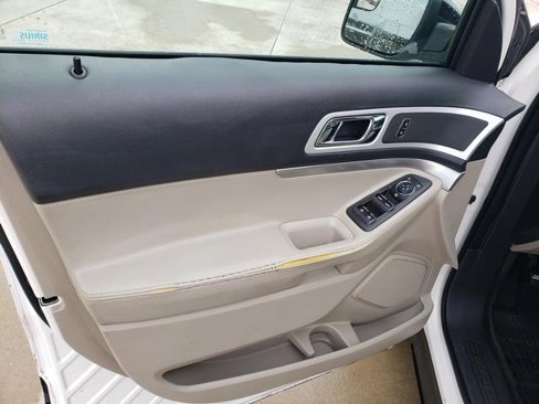 Used 2015 Ford Explorer XLT w/ Equipment Group 202A image 14