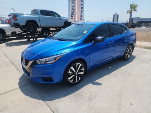 Used 2022 Nissan Versa SR image 8