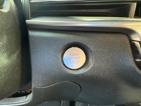 Used 2024 Kia Sorento S image 11