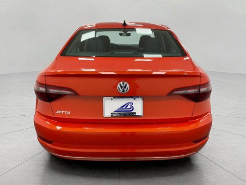 Used 2021 Volkswagen Jetta SE w/ SE Cold Weather Package image 5