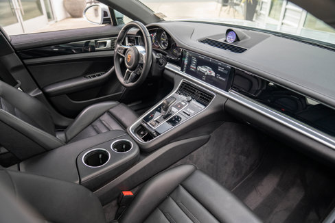 Used 2018 Porsche Panamera 4 image 6