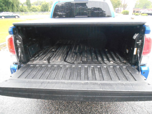 Used 2017 Toyota Tacoma Limited image 6