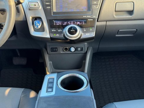 Used 2012 Toyota Prius V Five image 23