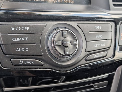Used 2020 Nissan Pathfinder SV image 9