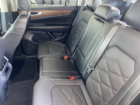 Used 2024 Volkswagen Atlas SE image 15