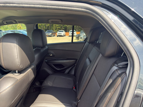 Used 2022 Chevrolet Trax LT w/ Midnight Edition image 5