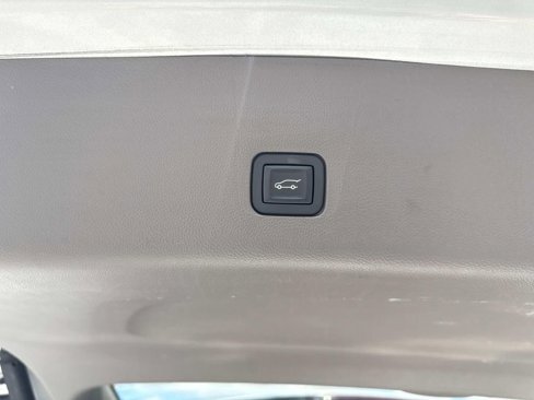Used 2019 Chevrolet Traverse Premier w/ Driver Confidence II Package image 12