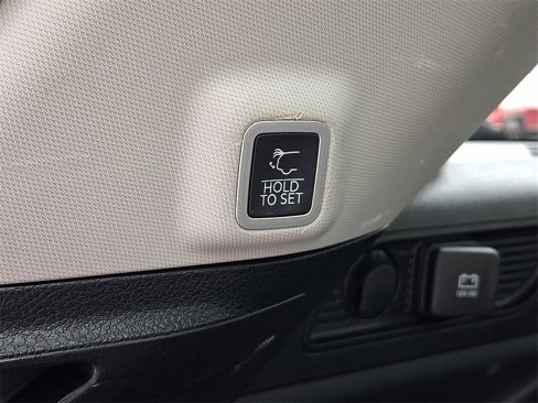 Used 2022 Jeep Grand Cherokee Limited image 31