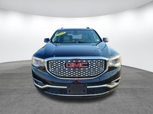 Used 2019 GMC Acadia Denali image 2