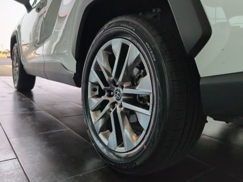 Used 2020 Toyota RAV4 XLE Premium image 9