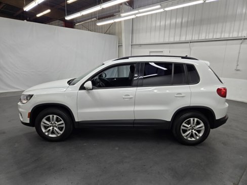 Used 2015 Volkswagen Tiguan S image 2
