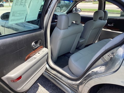 Used 2004 Buick Le Sabre Custom image 32