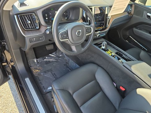 Certified 2022 Volvo XC60 B5 Momentum w/ Climate Package image 9