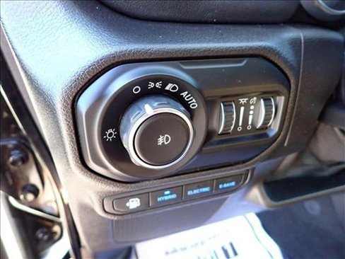 Used 2021 Jeep Wrangler Unlimited Sahara w/ Cold Weather Group image 13