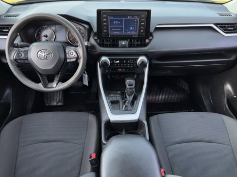 Used 2022 Toyota RAV4 LE image 10