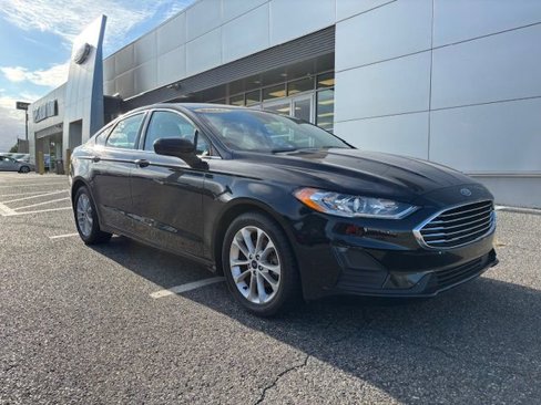 Used 2019 Ford Fusion SE image 1