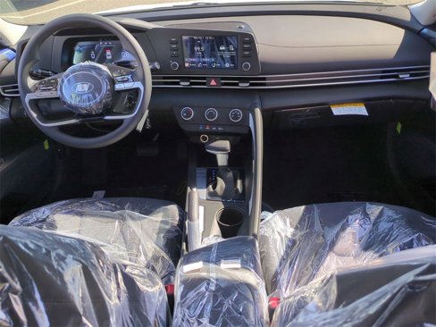 New 2025 Hyundai Elantra SE image 21
