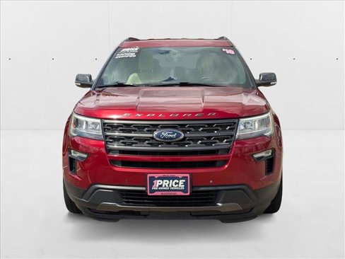Used 2018 Ford Explorer XLT w/ Equipment Group 202A image 2