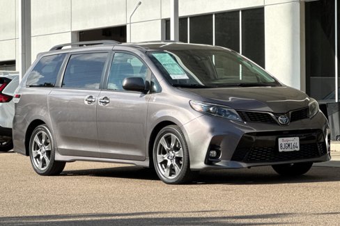 Used 2019 Toyota Sienna SE image 6