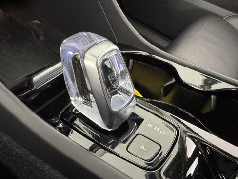 Certified 2024 Volvo XC40 B5 Plus image 20