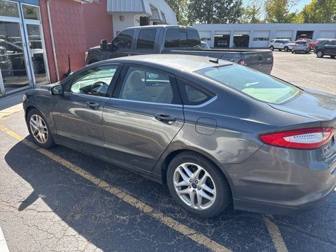 Used 2015 Ford Fusion SE image 3