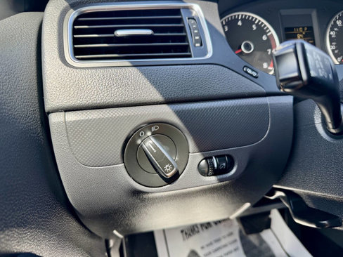 Used 2012 Volkswagen Jetta SE image 28