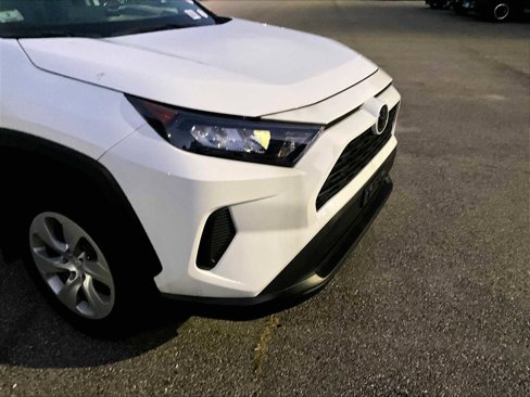 Used 2022 Toyota RAV4 LE image 5