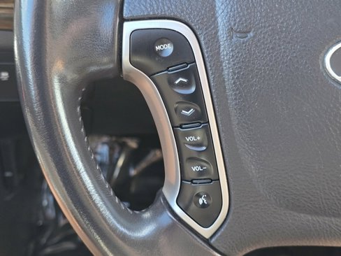 Used 2011 Hyundai Santa Fe SE image 9