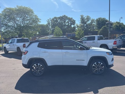 Used 2022 Jeep Compass Limited image 10
