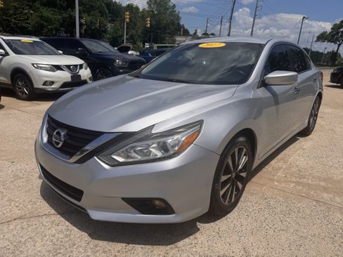 Used 2017 Nissan Altima 2.5 SV image 1