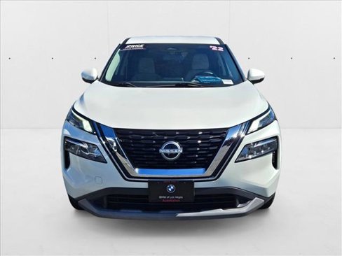 Used 2022 Nissan Rogue SV image 2