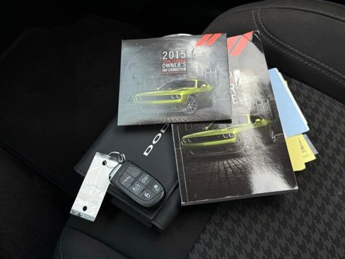 Used 2015 Dodge Challenger SXT w/ Driver Convenience Group image 6