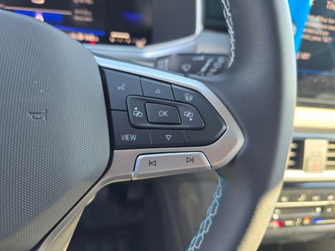 New 2025 Volkswagen Taos SE image 30