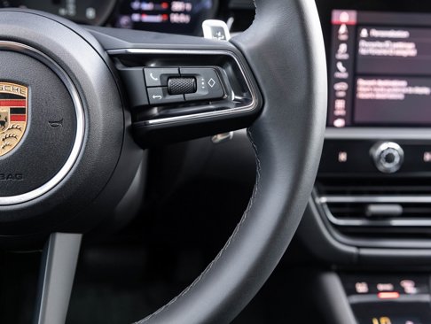 Used 2024 Porsche Macan image 16