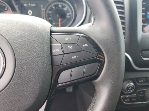 Used 2021 Jeep Cherokee Latitude Plus image 15