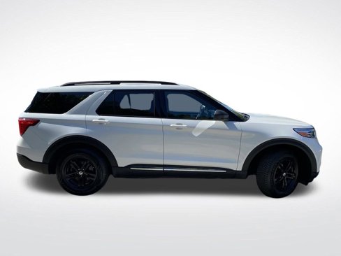 Used 2020 Ford Explorer XLT w/ Comfort Package image 2