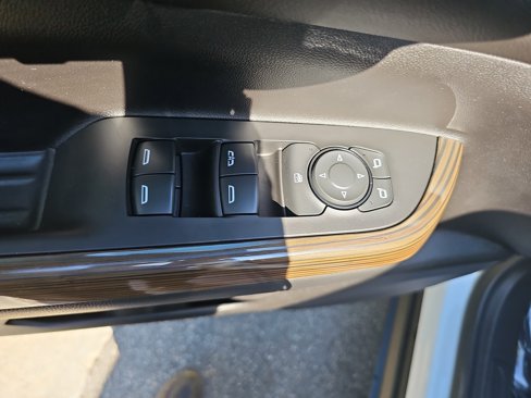 Used 2023 GMC Acadia SLE w/ Driver Convenience Package image 30