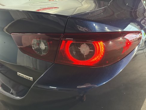 Used 2022 MAZDA MAZDA3 s image 14