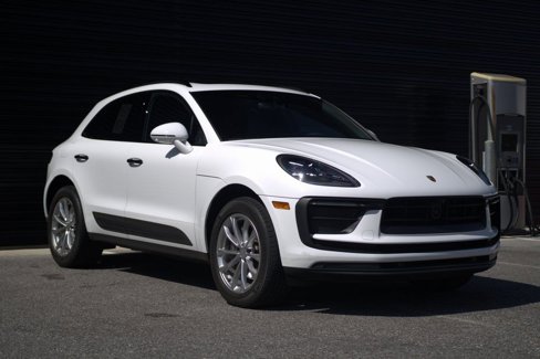 Certified 2023 Porsche Macan image 7
