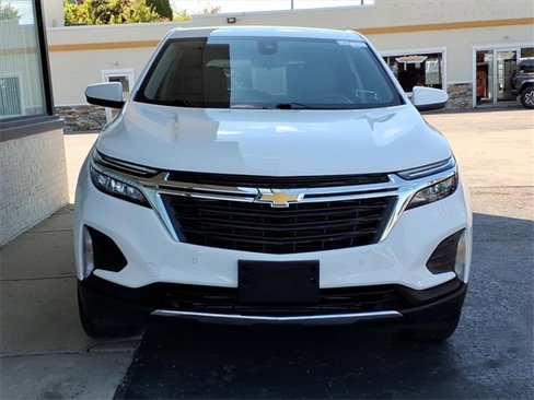 Used 2023 Chevrolet Equinox LT image 2