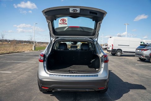 Used 2022 Nissan Rogue Sport SL w/ Premium Package image 11