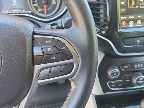 Used 2019 Jeep Cherokee Limited image 22