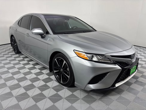 Used 2020 Toyota Camry XSE image 6