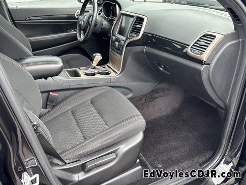 Used 2016 Jeep Grand Cherokee Laredo 75th Anniversary image 18